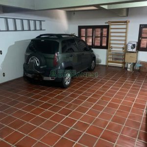 Casa com 266m², 3 dormitórios, 4 vagas, no bairro Panazzolo em Caxias do Sul para Comprar