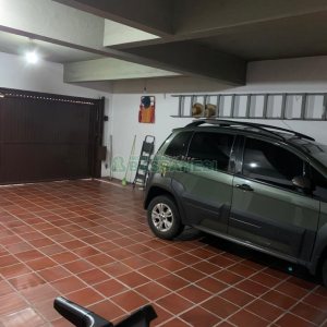Casa com 266m², 3 dormitórios, 4 vagas, no bairro Panazzolo em Caxias do Sul para Comprar