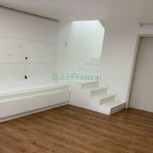 Sobrado com 120m², 3 dormitórios, 2 vagas, no bairro Desvio Rizzo em Caxias do Sul para Alugar