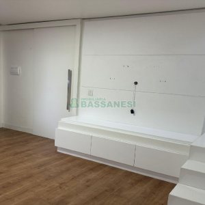 Sobrado com 120m², 3 dormitórios, 2 vagas, no bairro Desvio Rizzo em Caxias do Sul para Alugar