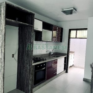 Sobrado com 120m², 3 dormitórios, 2 vagas, no bairro Desvio Rizzo em Caxias do Sul para Alugar