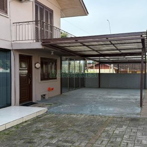 Sobrado com 120m², 3 dormitórios, 2 vagas, no bairro Desvio Rizzo em Caxias do Sul para Alugar