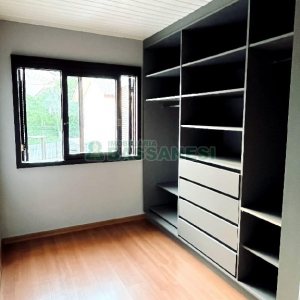 Sobrado com 120m², 3 dormitórios, 2 vagas, no bairro Desvio Rizzo em Caxias do Sul para Alugar