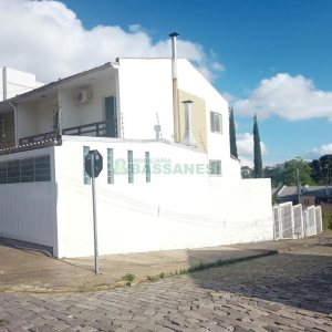 Sobrado com 62m², 2 dormitórios, 1 vaga, no bairro Santa Catarina em Caxias do Sul para Comprar