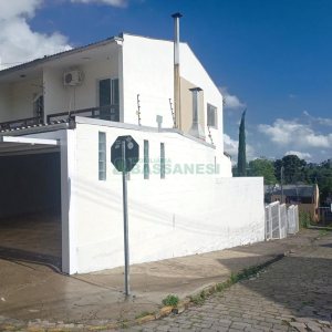 Sobrado com 62m², 2 dormitórios, 1 vaga, no bairro Santa Catarina em Caxias do Sul para Comprar
