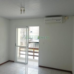 Sobrado com 62m², 2 dormitórios, 1 vaga, no bairro Santa Catarina em Caxias do Sul para Comprar