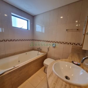 Apto Mobiliado com 200m², 3 dormitórios, 2 vagas, no bairro Medianeira em Caxias do Sul para Alugar