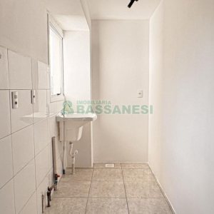 Apartamento com 52m², 2 dormitórios, 1 vaga, no bairro Desvio Rizzo em Caxias do Sul para Comprar