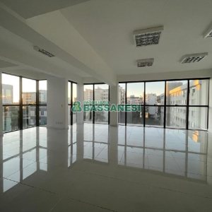 Sala com 279m², 2 vagas, no bairro Centro em Caxias do Sul para Alugar