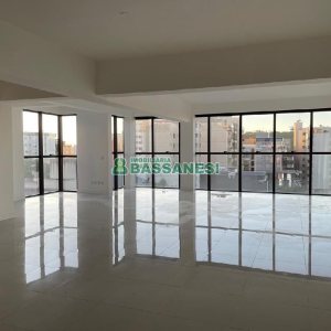 Sala com 279m², 2 vagas, no bairro Centro em Caxias do Sul para Alugar