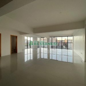 Sala com 279m², 2 vagas, no bairro Centro em Caxias do Sul para Alugar