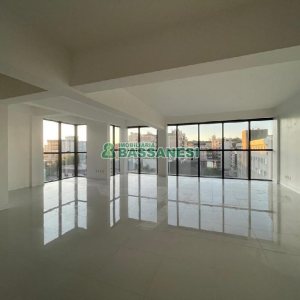 Sala com 279m², 2 vagas, no bairro Centro em Caxias do Sul para Alugar