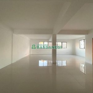 Sala com 279m², 2 vagas, no bairro Centro em Caxias do Sul para Alugar
