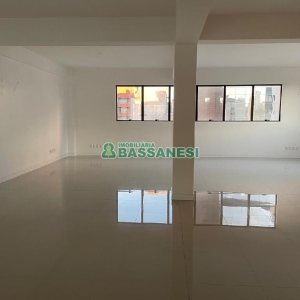 Sala com 279m², 2 vagas, no bairro Centro em Caxias do Sul para Alugar