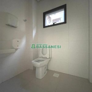 Sala com 279m², 2 vagas, no bairro Centro em Caxias do Sul para Alugar