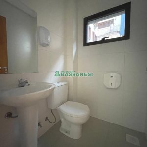 Sala com 279m², 2 vagas, no bairro Centro em Caxias do Sul para Alugar
