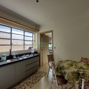 Apto Mobiliado com 68m², 3 dormitórios, no bairro Centro em Caxias do Sul para Alugar