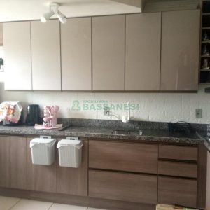 Apartamento com 50m², 2 dormitórios, 1 vaga, no bairro Desvio Rizzo em Caxias do Sul para Comprar