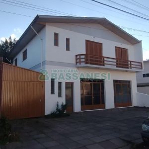 Casa com 242m², 3 dormitórios, 2 vagas, no bairro Forqueta em Caxias do Sul para Comprar
