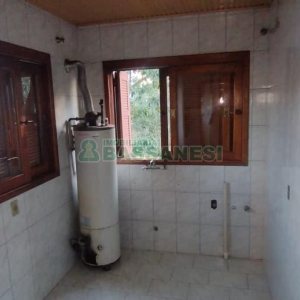 Casa com 242m², 3 dormitórios, 2 vagas, no bairro Forqueta em Caxias do Sul para Comprar