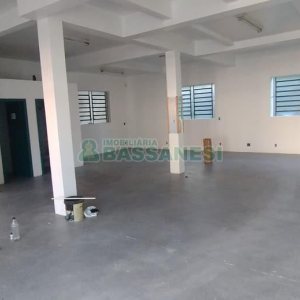 Casa com 242m², 3 dormitórios, 2 vagas, no bairro Forqueta em Caxias do Sul para Comprar