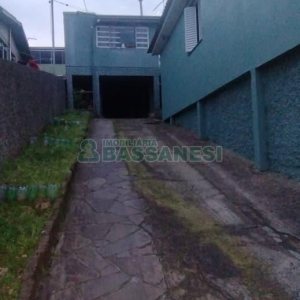 Casa com 136m², 3 dormitórios, 3 vagas, no bairro Diamantino em Caxias do Sul para Comprar
