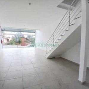 Loja com 120m², no bairro Desvio Rizzo em Caxias do Sul para Alugar