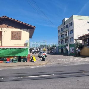 Casa com 170m², 3 dormitórios, 1 vaga, no bairro São José em Caxias do Sul para Comprar