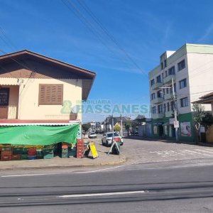 Casa com 170m², 3 dormitórios, 1 vaga, no bairro São José em Caxias do Sul para Comprar