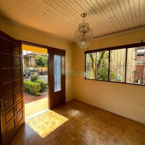 Casa com 170m², 3 dormitórios, 1 vaga, no bairro São José em Caxias do Sul para Comprar