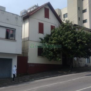 Casa com 120m², 3 dormitórios, 1 vaga, no bairro São Pelegrino em Caxias do Sul para Comprar