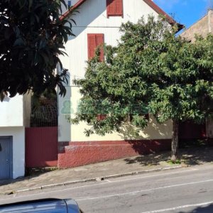 Casa com 120m², 3 dormitórios, 1 vaga, no bairro São Pelegrino em Caxias do Sul para Comprar
