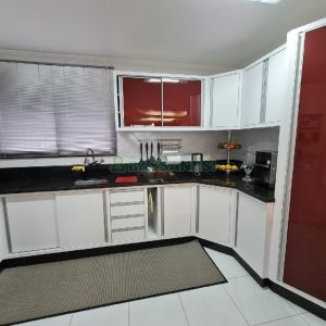 Apto Mobiliado com 115m², 3 dormitórios, 2 vagas, no bairro Centro em Caxias do Sul para Alugar