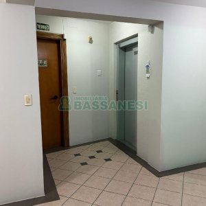 Apto Mobiliado com 115m², 3 dormitórios, 2 vagas, no bairro Centro em Caxias do Sul para Alugar