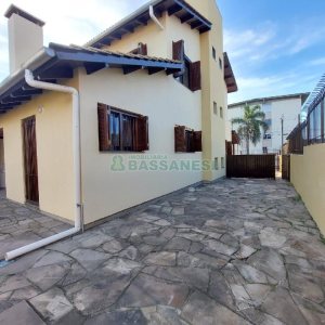 Casa com 179m², 3 dormitórios, 2 vagas, no bairro Santa Catarina em Caxias do Sul para Comprar