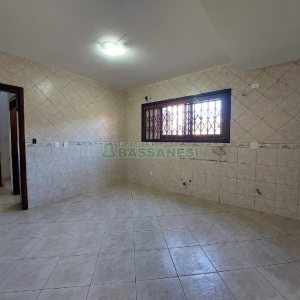 Casa com 179m², 3 dormitórios, 2 vagas, no bairro Santa Catarina em Caxias do Sul para Comprar