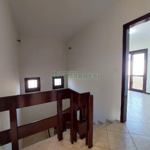 Casa com 179m², 3 dormitórios, 2 vagas, no bairro Santa Catarina em Caxias do Sul para Comprar