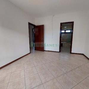 Casa com 179m², 3 dormitórios, 2 vagas, no bairro Santa Catarina em Caxias do Sul para Comprar