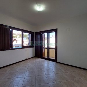Casa com 179m², 3 dormitórios, 2 vagas, no bairro Santa Catarina em Caxias do Sul para Comprar