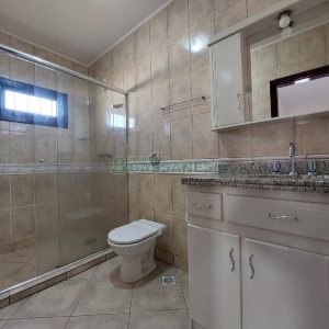 Casa com 179m², 3 dormitórios, 2 vagas, no bairro Santa Catarina em Caxias do Sul para Comprar