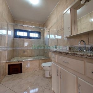 Casa com 179m², 3 dormitórios, 2 vagas, no bairro Santa Catarina em Caxias do Sul para Comprar