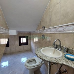 Casa com 179m², 3 dormitórios, 2 vagas, no bairro Santa Catarina em Caxias do Sul para Comprar