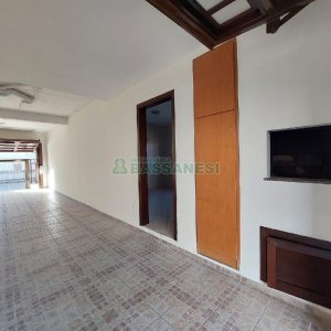 Casa com 179m², 3 dormitórios, 2 vagas, no bairro Santa Catarina em Caxias do Sul para Comprar