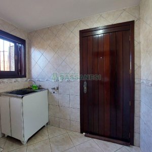 Casa com 179m², 3 dormitórios, 2 vagas, no bairro Santa Catarina em Caxias do Sul para Comprar