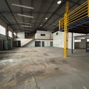 Pavilhão com 900m², no bairro Bela Vista em Caxias do Sul para Alugar