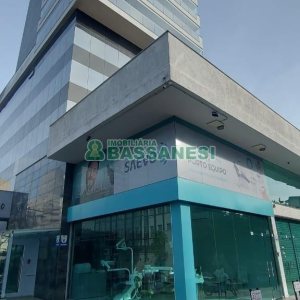 Sala com 65m², 2 vagas, no bairro Centro em Caxias do Sul para Alugar