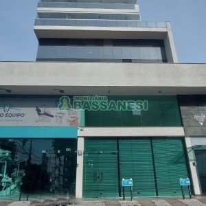 Sala com 65m², 2 vagas, no bairro Centro em Caxias do Sul para Alugar