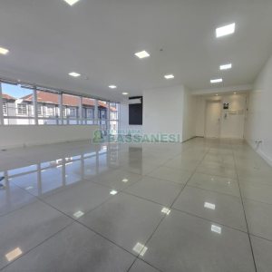 Sala com 65m², 2 vagas, no bairro Centro em Caxias do Sul para Alugar