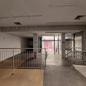 Loja com 350m², no bairro Lourdes em Caxias do Sul para Alugar