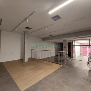 Loja com 350m², no bairro Lourdes em Caxias do Sul para Alugar